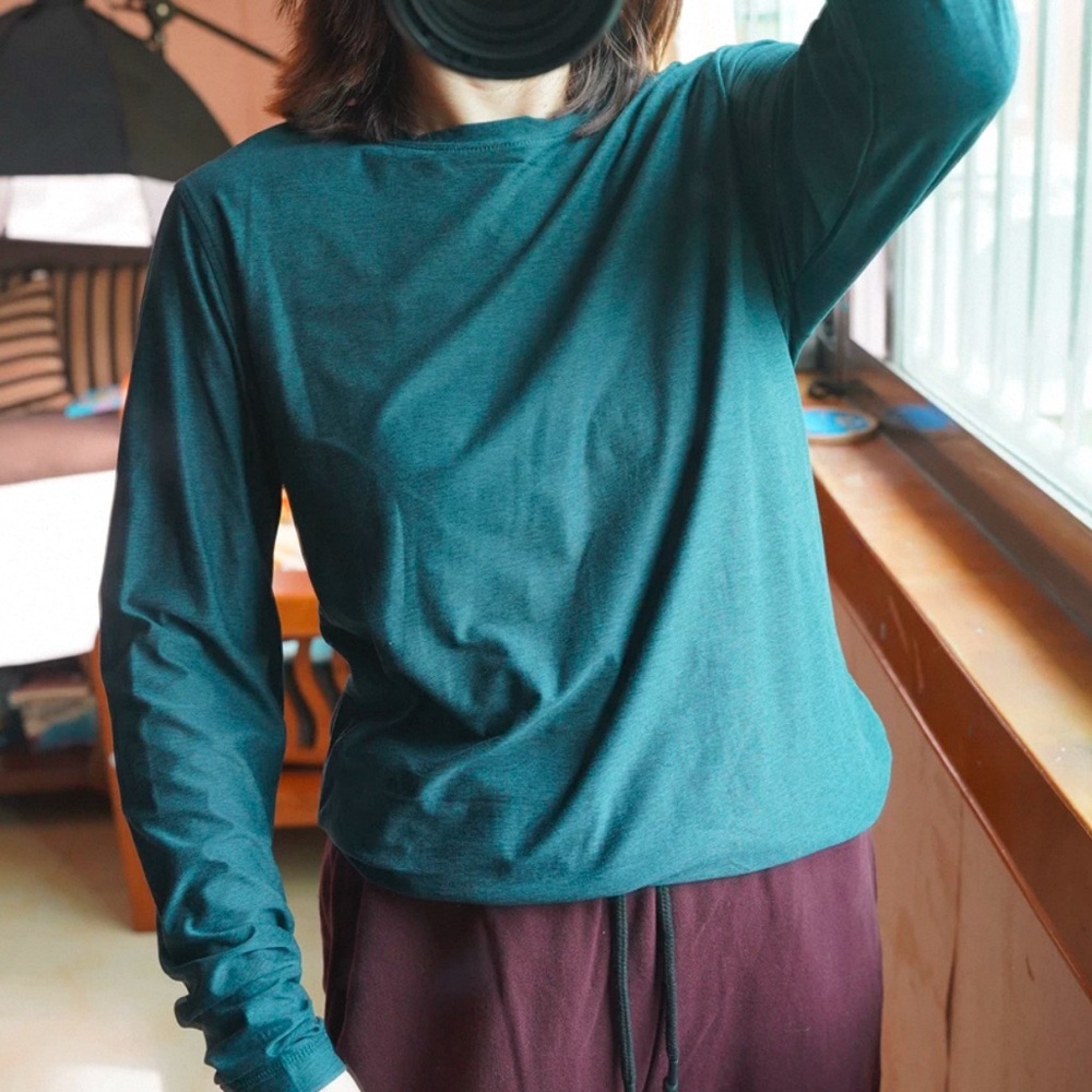 Vuori women long sleeve shirts size M